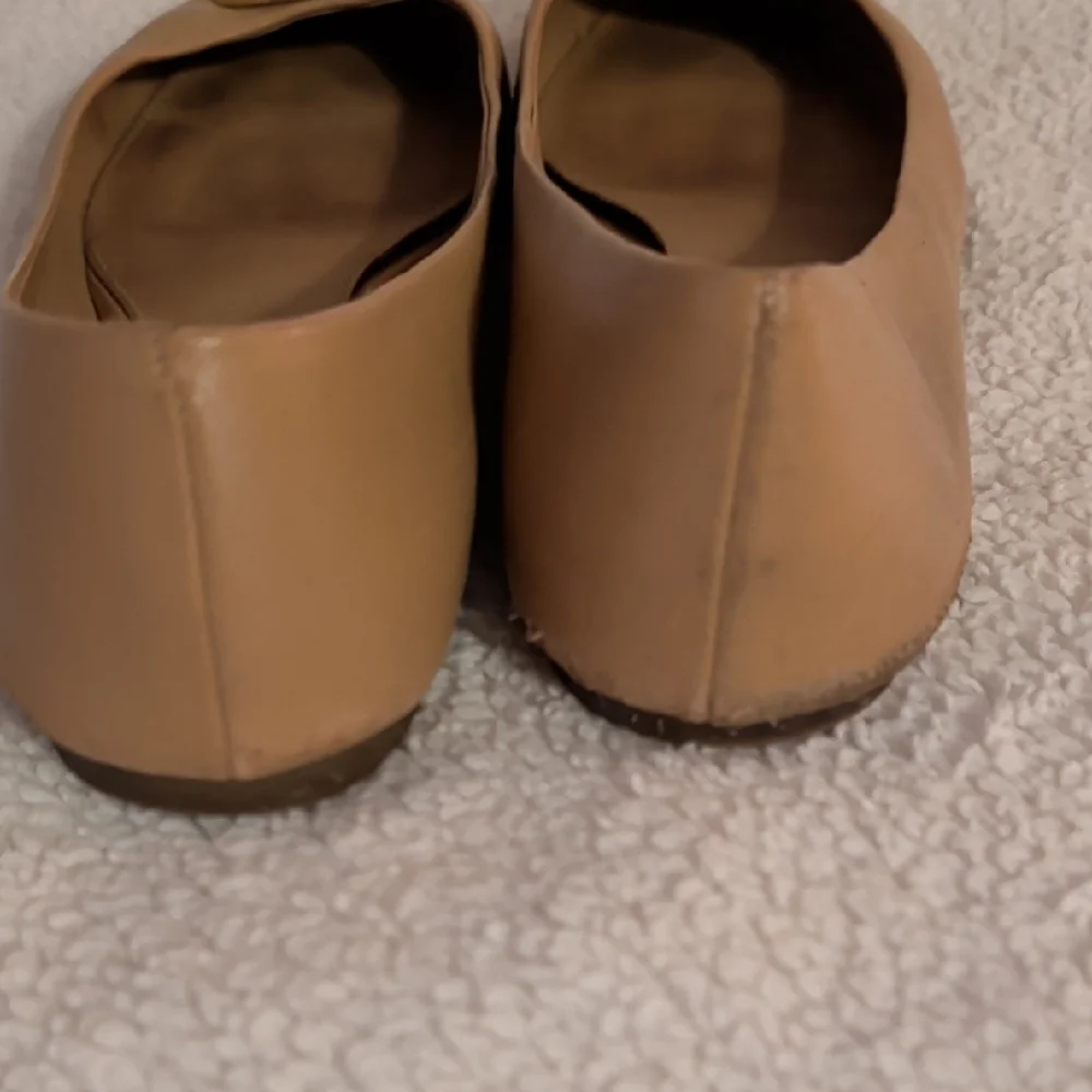Tory Burch Beige Loafers with Gold Emblem